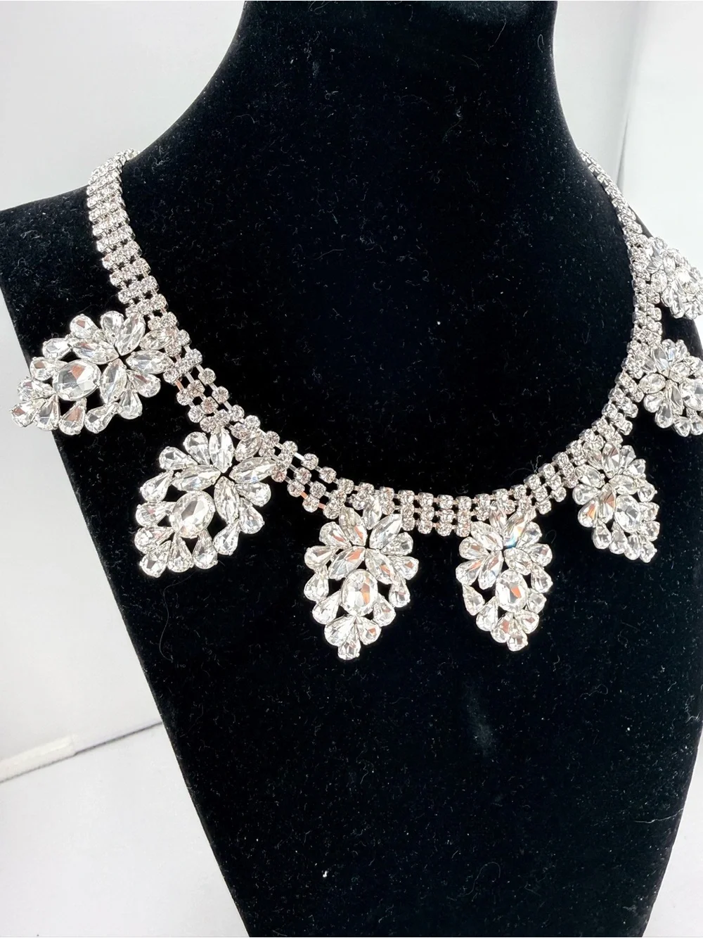 NWT Cezanne Silver Crystal Floral Bib Statement Necklace - Picture 3 of 8